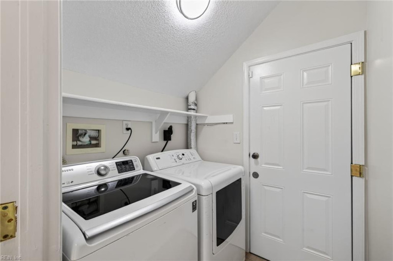 Photo 20 of 36 residential for sale in Chesapeake virginia