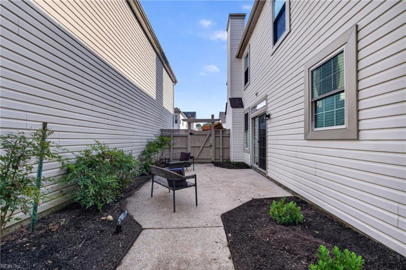 Photo 25 of 36 residential for sale in Chesapeake virginia