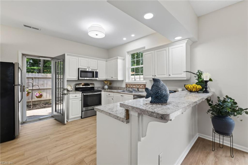 Photo 3 of 36 residential for sale in Chesapeake virginia