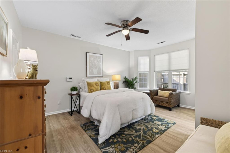 Photo 4 of 36 residential for sale in Chesapeake virginia