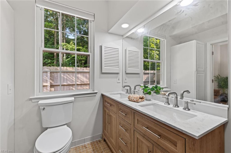 Photo 5 of 36 residential for sale in Chesapeake virginia