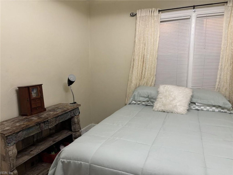 Photo 15 of 46 residential for sale in Portsmouth virginia