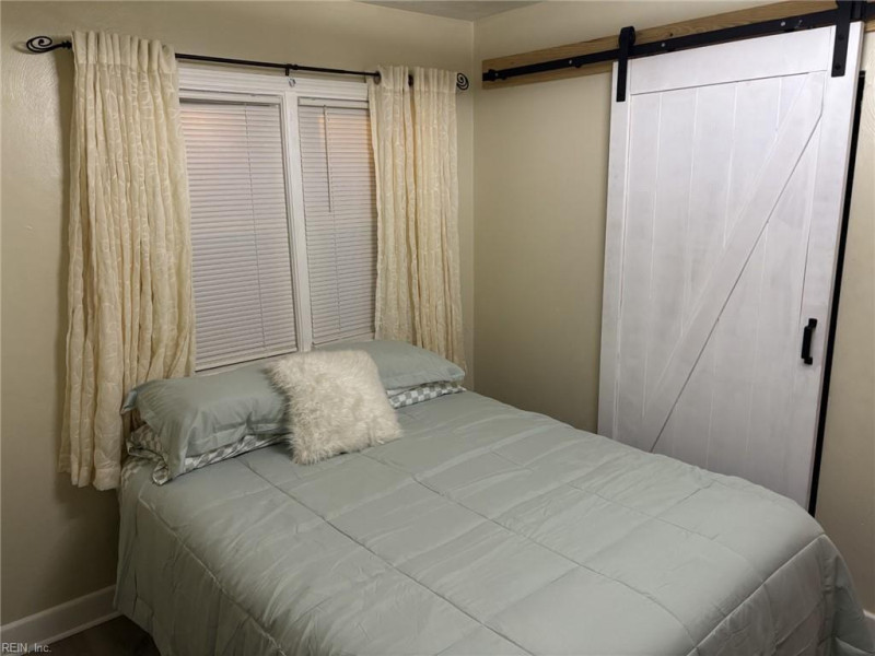 Photo 17 of 46 residential for sale in Portsmouth virginia