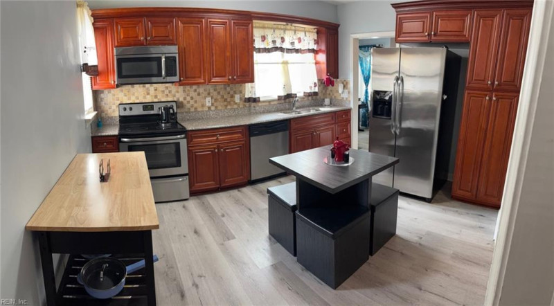 Photo 18 of 46 residential for sale in Portsmouth virginia