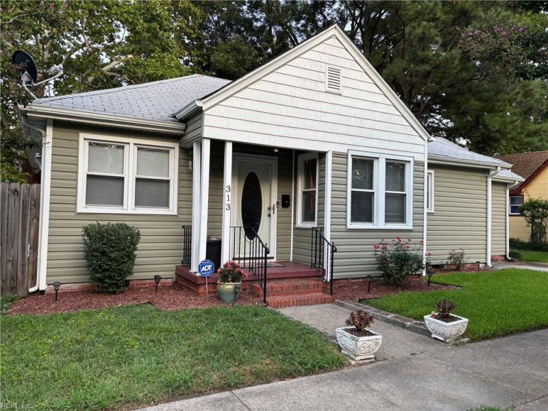 Photo 2 of 46 residential for sale in Portsmouth virginia