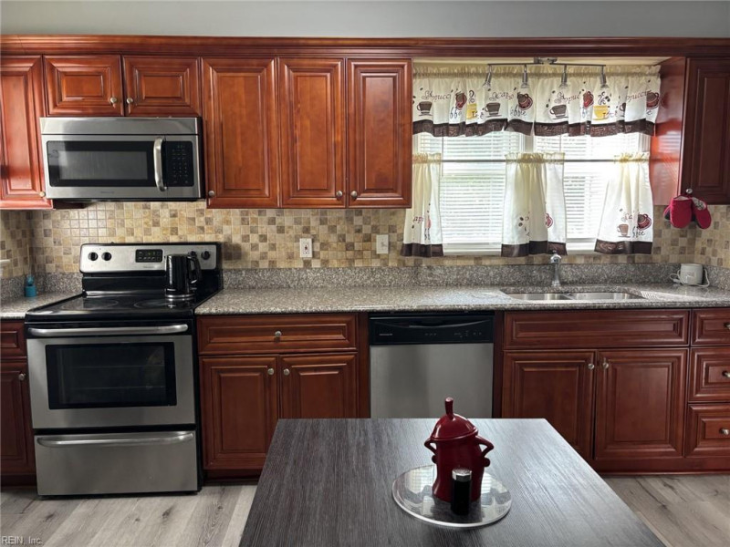 Photo 21 of 46 residential for sale in Portsmouth virginia