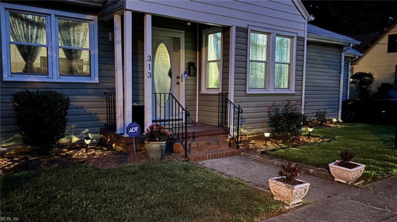 Photo 3 of 46 residential for sale in Portsmouth virginia