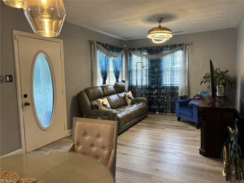 Photo 4 of 46 residential for sale in Portsmouth virginia