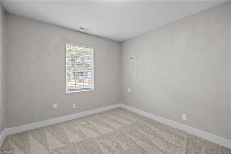 Photo 17 of 25 residential for sale in Portsmouth virginia