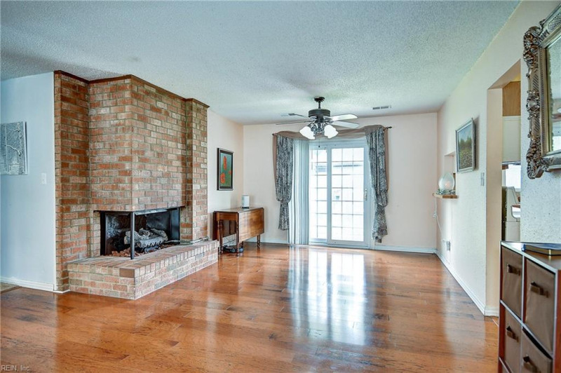 Photo 11 of 36 residential for sale in Virginia Beach virginia