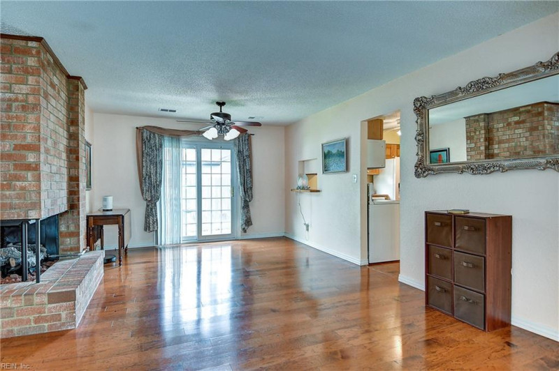 Photo 12 of 36 residential for sale in Virginia Beach virginia