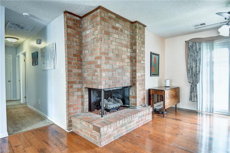 Photo 14 of 36 residential for sale in Virginia Beach virginia
