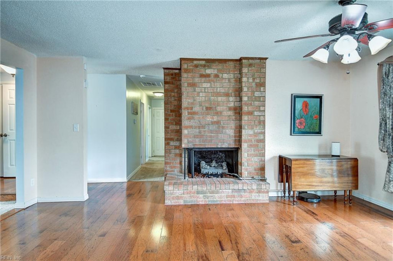 Photo 15 of 36 residential for sale in Virginia Beach virginia