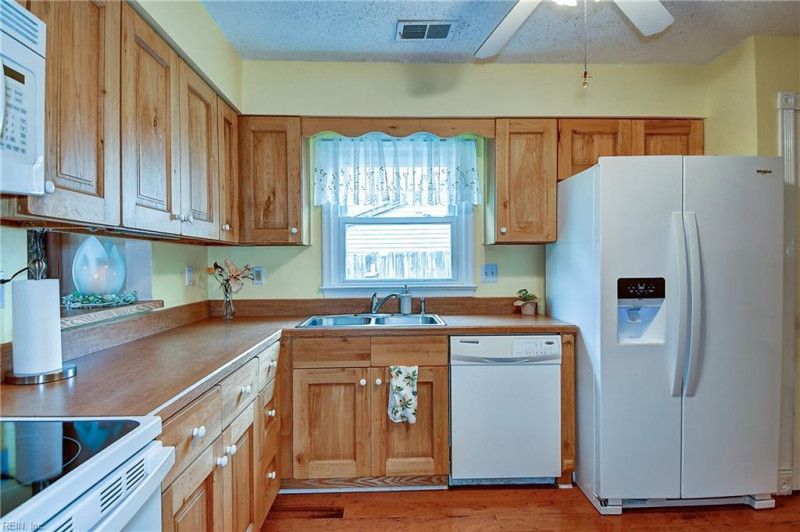 Photo 16 of 36 residential for sale in Virginia Beach virginia
