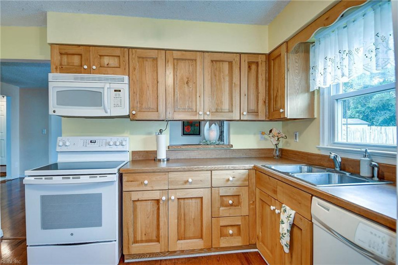 Photo 17 of 36 residential for sale in Virginia Beach virginia