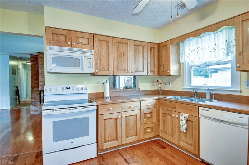 Photo 18 of 36 residential for sale in Virginia Beach virginia