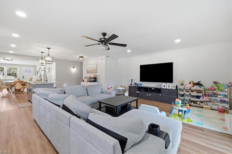 Photo 18 of 38 residential for sale in Norfolk virginia