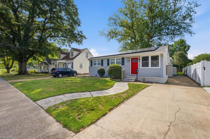 Photo 3 of 38 residential for sale in Norfolk virginia