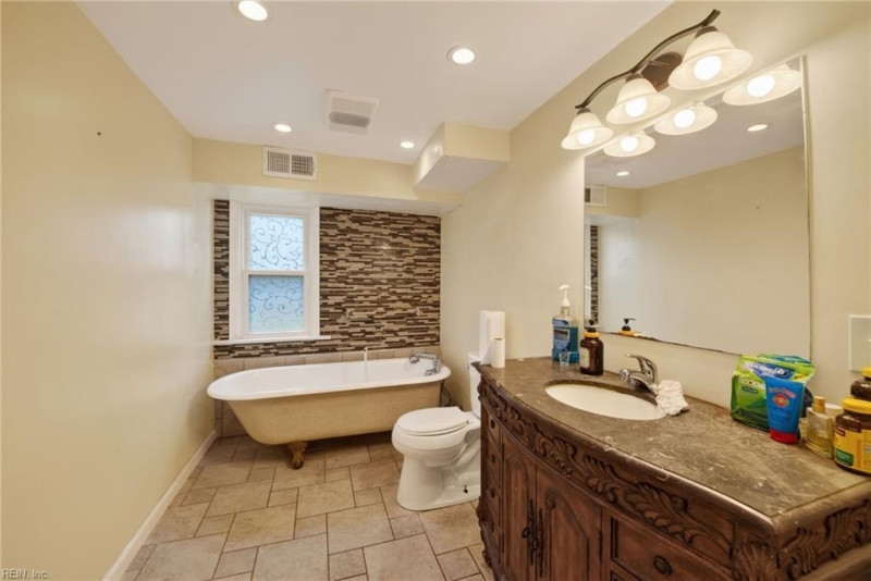 Photo 13 of 31 residential for sale in Norfolk virginia
