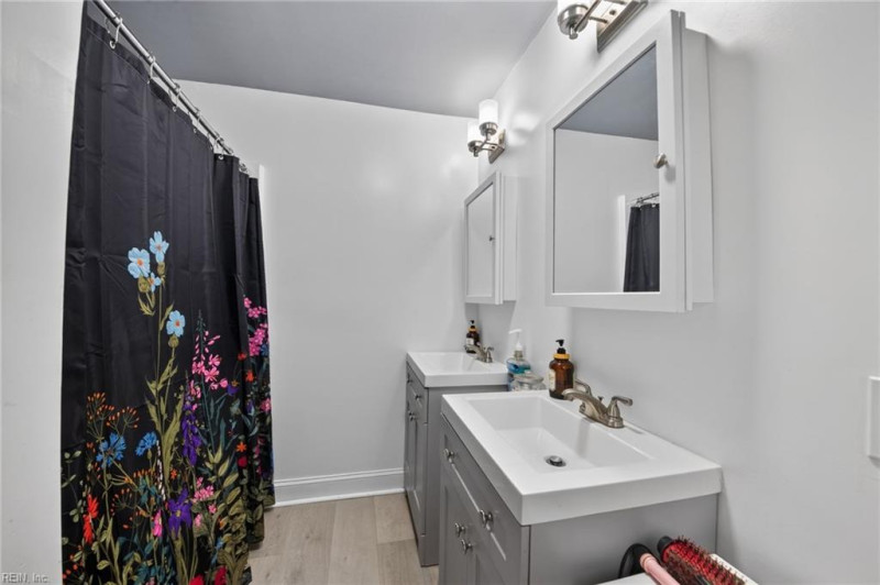 Photo 14 of 31 residential for sale in Norfolk virginia