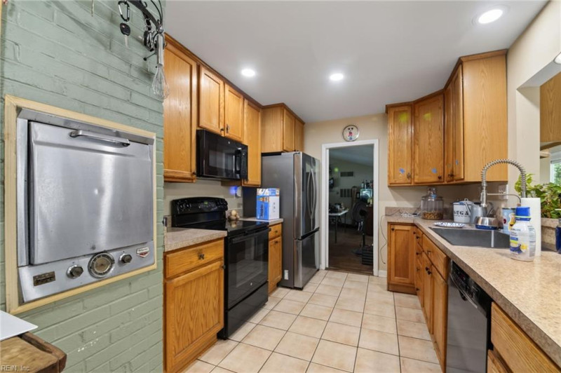 Photo 7 of 31 residential for sale in Norfolk virginia