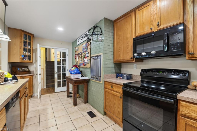 Photo 8 of 31 residential for sale in Norfolk virginia