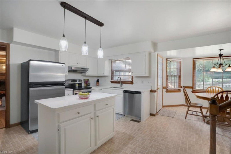 Photo 13 of 46 residential for sale in Chesapeake virginia