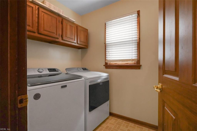 Photo 20 of 46 residential for sale in Chesapeake virginia