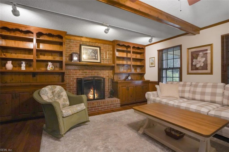 Photo 23 of 46 residential for sale in Chesapeake virginia