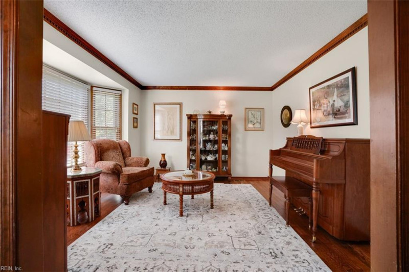 Photo 4 of 46 residential for sale in Chesapeake virginia