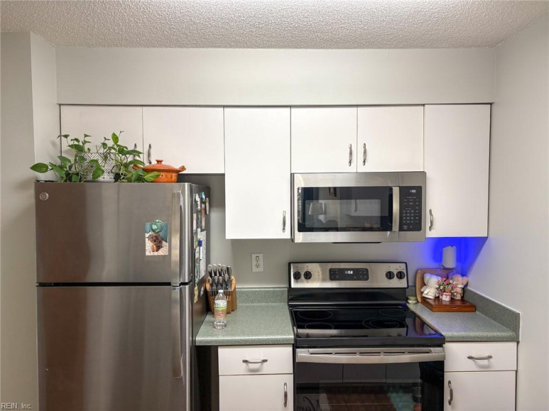 Photo 8 of 21 residential for sale in Virginia Beach virginia