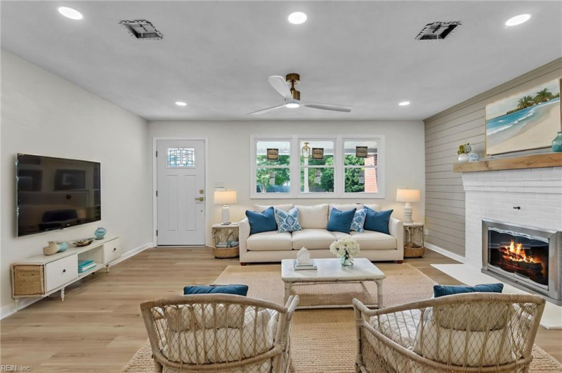 Photo 2 of 27 residential for sale in Virginia Beach virginia