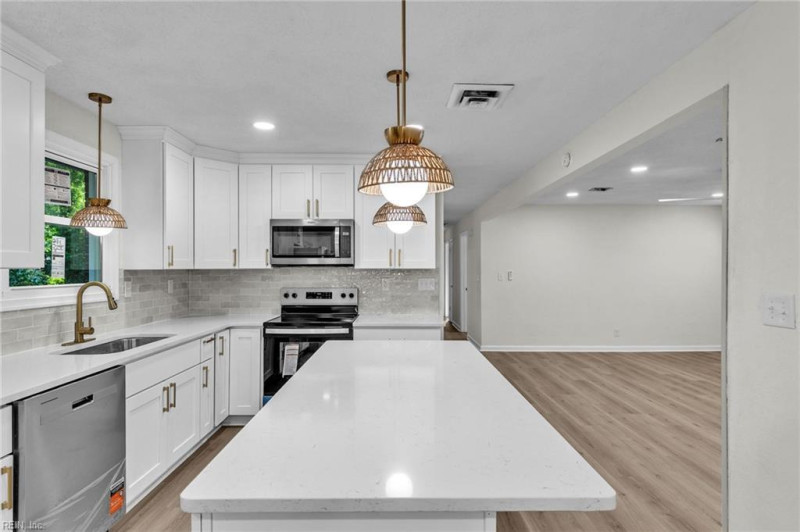 Photo 8 of 27 residential for sale in Virginia Beach virginia