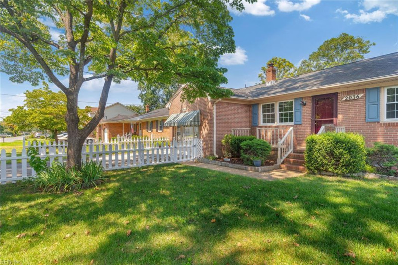 Photo 4 of 32 residential for sale in Chesapeake virginia Photo 4 of 32 residential for sale in Chesapeake virginia