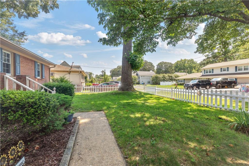 Photo 5 of 32 residential for sale in Chesapeake virginia Photo 5 of 32 residential for sale in Chesapeake virginia