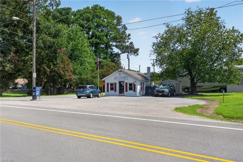 Photo 12 of 16 residential for sale in Isle of Wight County virginia
