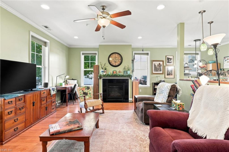 Photo 14 of 44 residential for sale in Hampton virginia