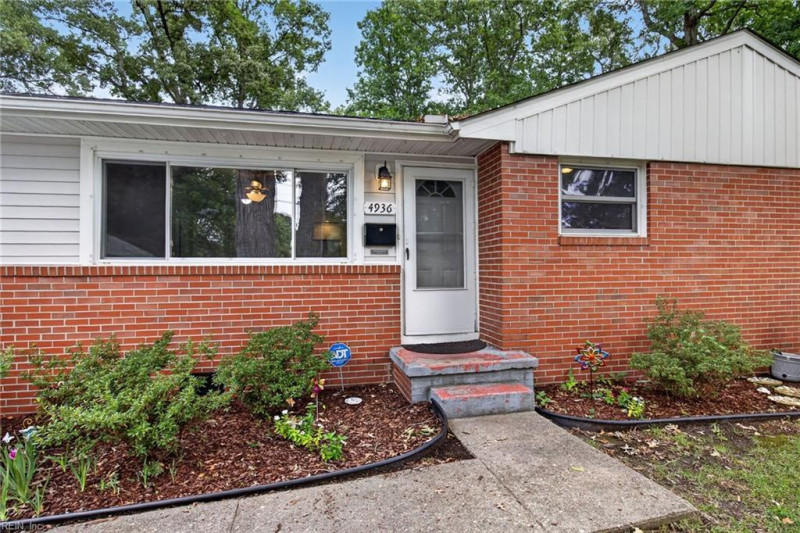 Photo 4 of 31 residential for sale in Virginia Beach virginia