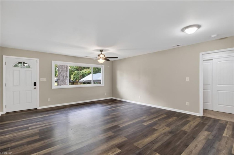Photo 5 of 31 residential for sale in Virginia Beach virginia