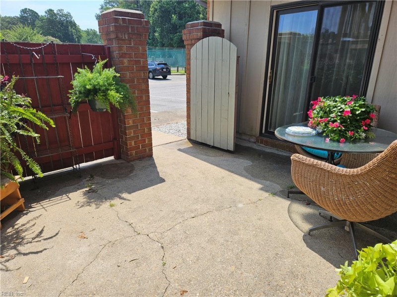 Photo 4 of 32 residential for sale in Virginia Beach virginia