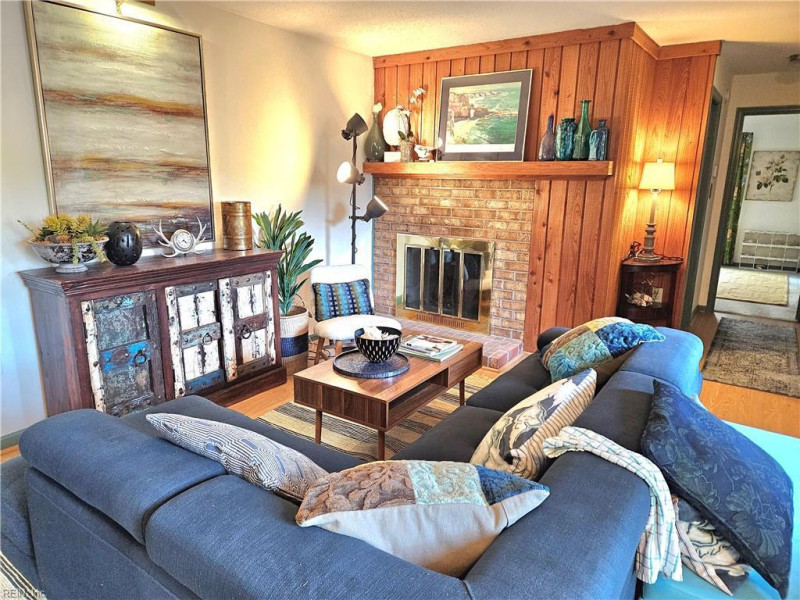 Photo 9 of 32 residential for sale in Virginia Beach virginia