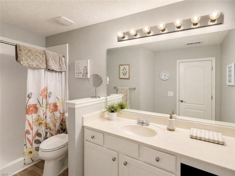 Photo 13 of 18 residential for sale in Suffolk virginia