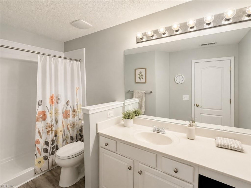 Photo 14 of 18 residential for sale in Suffolk virginia