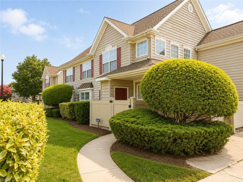 Photo 4 of 18 residential for sale in Suffolk virginia