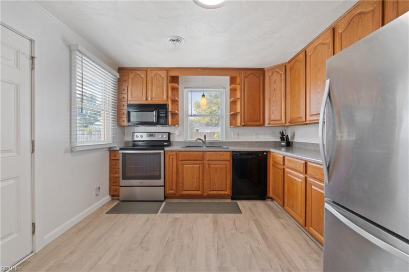 Photo 9 of 32 residential for sale in Chesapeake virginia Photo 9 of 32 residential for sale in Chesapeake virginia