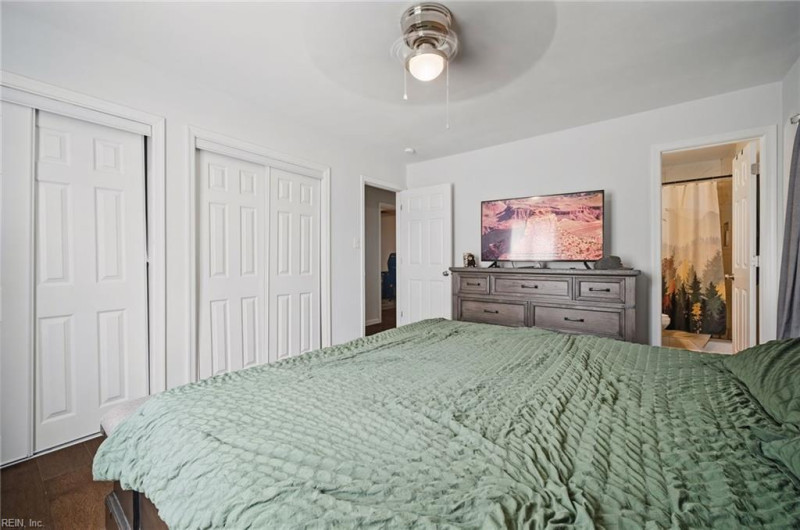 Photo 18 of 24 residential for sale in Portsmouth virginia