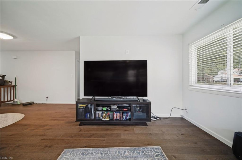 Photo 8 of 24 residential for sale in Portsmouth virginia