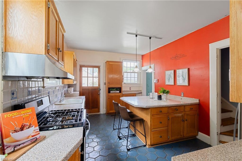Photo 13 of 41 residential for sale in Norfolk virginia