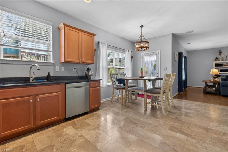 Photo 10 of 49 residential for sale in Chesapeake virginia