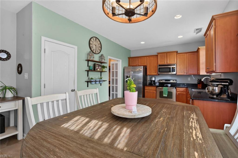 Photo 12 of 49 residential for sale in Chesapeake virginia